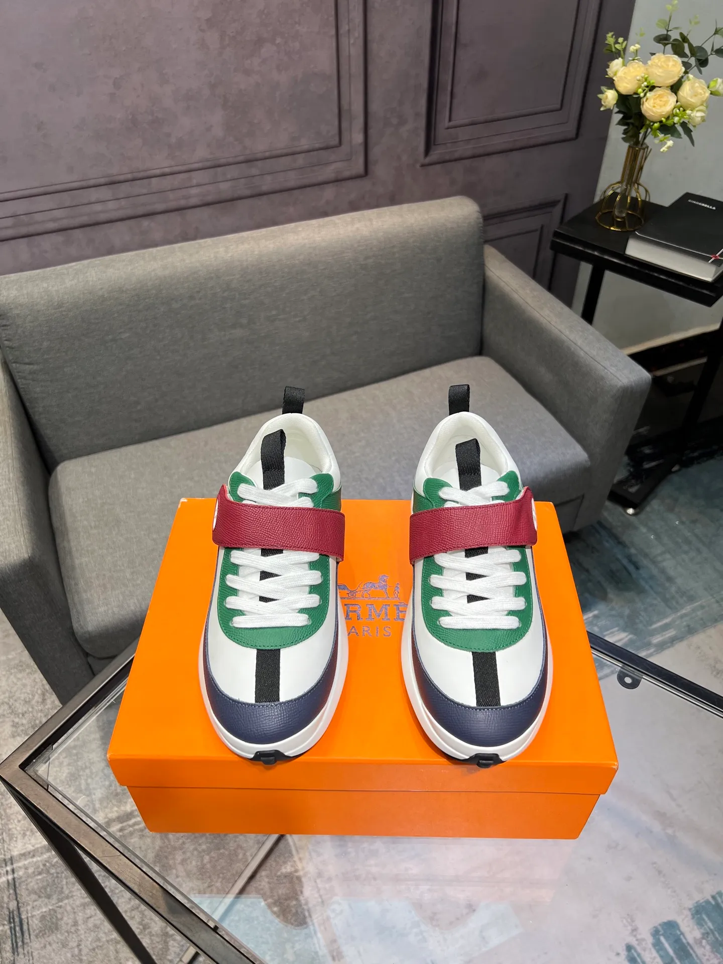 Men's shoes 💰600 Actual photos 🎬 [Hermès] Couple style, official website synchronization Counter quality French Paris catwalk style Simple and classic Imported original fabric Original 1:1 outsole! The highest version on the market! Size: Female 35-41. Male 39-45 (female 41, male 45 customized)